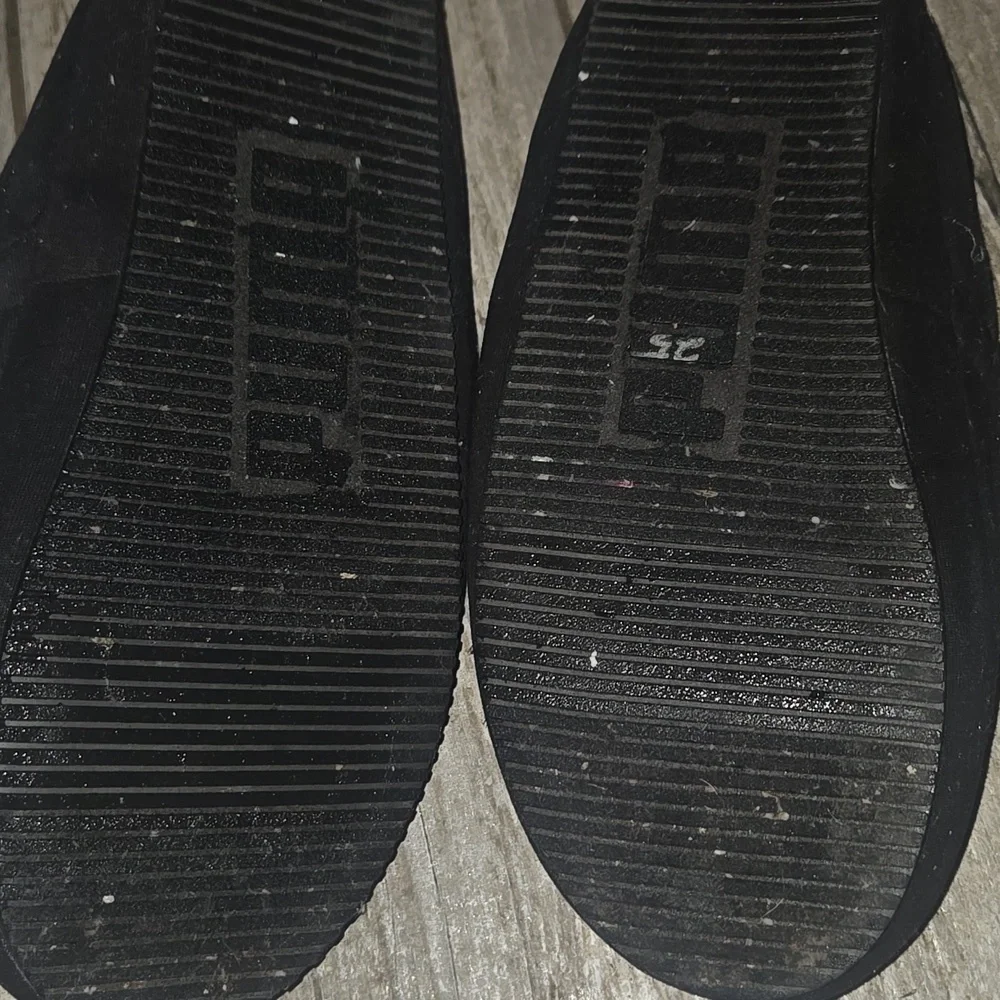 Puma Black and White Cozy Slippers - Picture 4 of 5